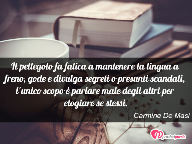 Immagine con frase invidia di Carmine De Masi - Il pettegolo fa fatica a mantenere la lingua a...