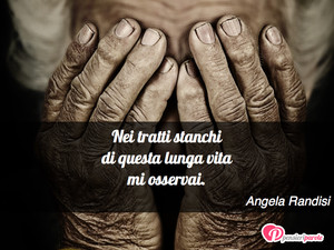 Immagine con frase di Angela Randisi - Nei tratti stanchi di questa lunga vita mi...