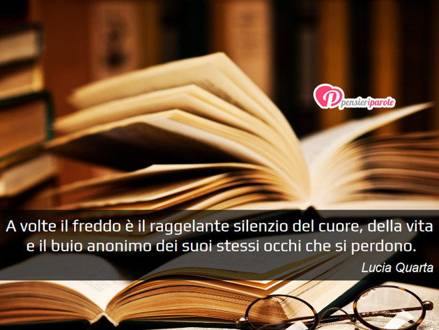 Immagine con frase stati d'animo di Lucia Quarta - A volte il freddo è il raggelante silenzio del...