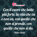 Immagine con frase vita di Vasco Rossi - Con il cuore che batte pi forte, la vita che...