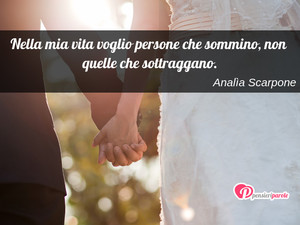 Immagine con frase di Analìa Scarpone - Nella mia vita voglio persone che sommino, non...