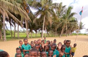 PensieriParole aiuta a costruire due nuove aule per gli studenti di Ampasimanjeva! PensieriParole sostiene la realizzazione di due nuove aule per gli studenti di Ampasimanjeva: aiutaci anche tu!