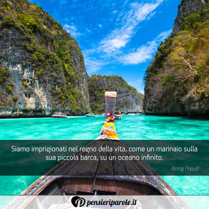 Immagine con frase di Anna Freud - Siamo imprigionati nel regno della vita, come...