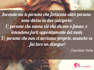 Immagine con frase di Cavolata Velia - Secondo me le persone che feriscono altre...