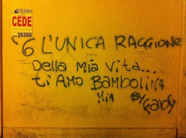 Immagine con frase Scritte muri - Sei l'unica raggione della mia vita. Ti amo...