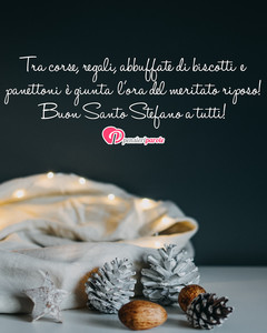 Immagine con frase di Anonimo - Tra corse, regali, abbuffate di biscotti e...