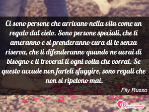 Immagine con frase di Fily Russo - Ci sono persone che arrivano nella vita come...