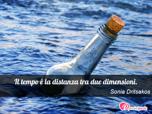 Immagine con frase di Sonia Dritsakos - Il tempo  la distanza tra due dimensioni.