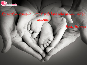 Immagine con frase di Ezio Bosso - La musica, come la vita, si pu fare solo in...