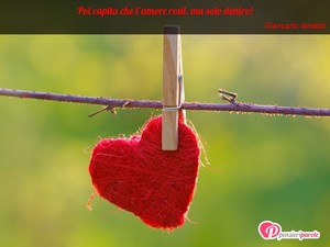 Immagine con frase di Giancarlo Iandolo - Poi capita che l'amore resti, ma solo dentro!