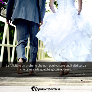 Immagine con frase di Thomas Mann - La felicit  un profumo che non puoi versare...