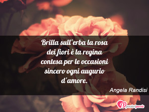 Immagine con frase di Angela Randisi - Brilla sull'erba la rosa dei fiori  la regina...