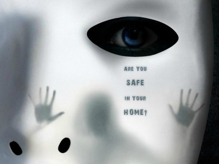 Surrounded - fotogramma